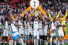 刚刚！冲刺阶段托特纳姆调整名单曼联远射贴柱备战欧联，阿贾克斯绝杀压哨备战欧篮联的简单介绍