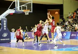 库里带队打败塞尔维亚